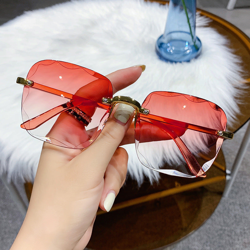 Stylish and Modern Frameless Sunglasses – Elegant Design for Women