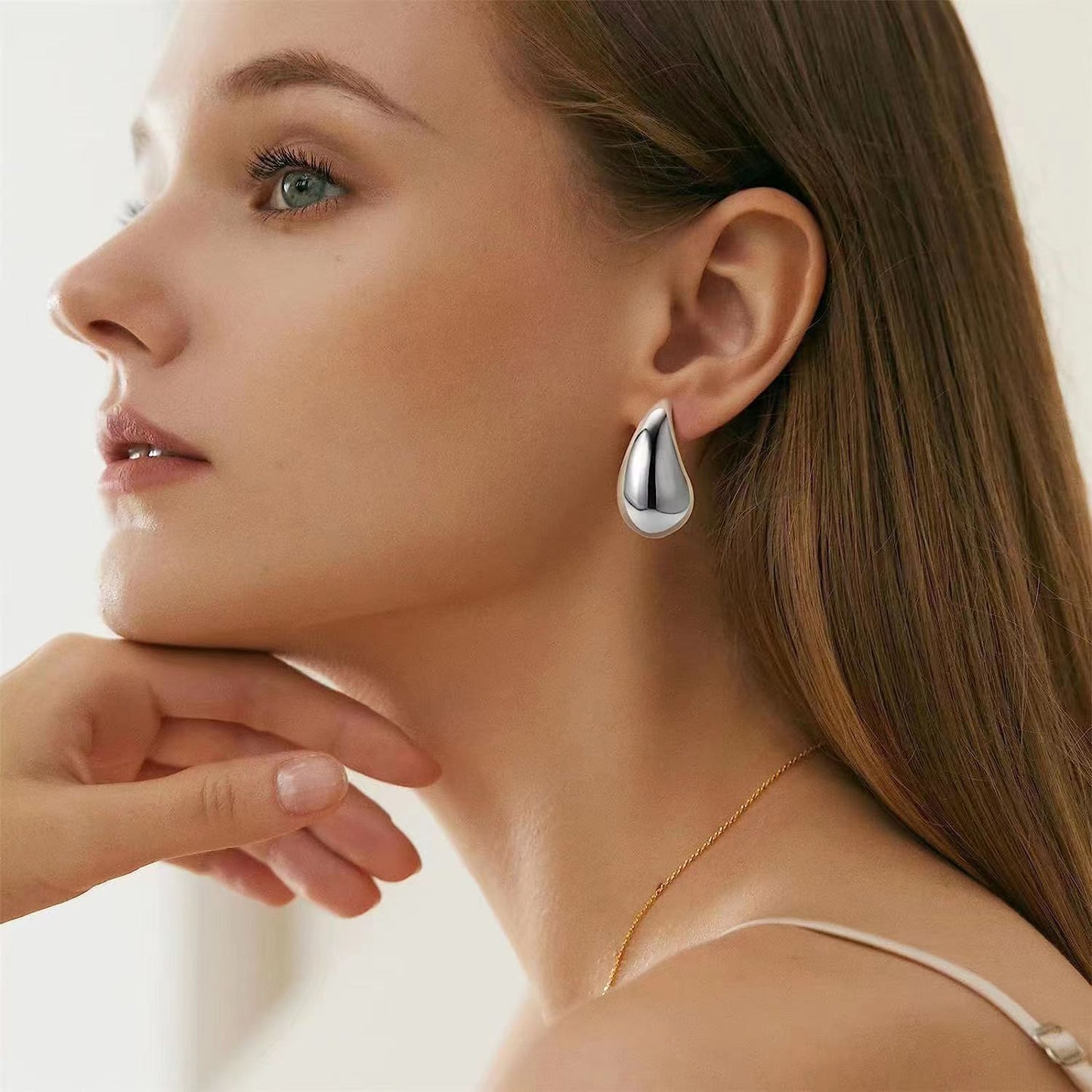 Lightweight Teardrop Highlight Earrings