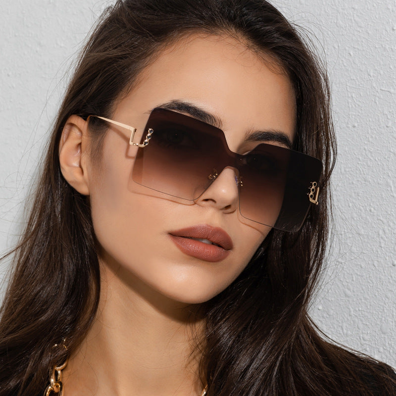 Stylish Large Frame Square Sunglasses for Men and Women – Modern and Trendy Design