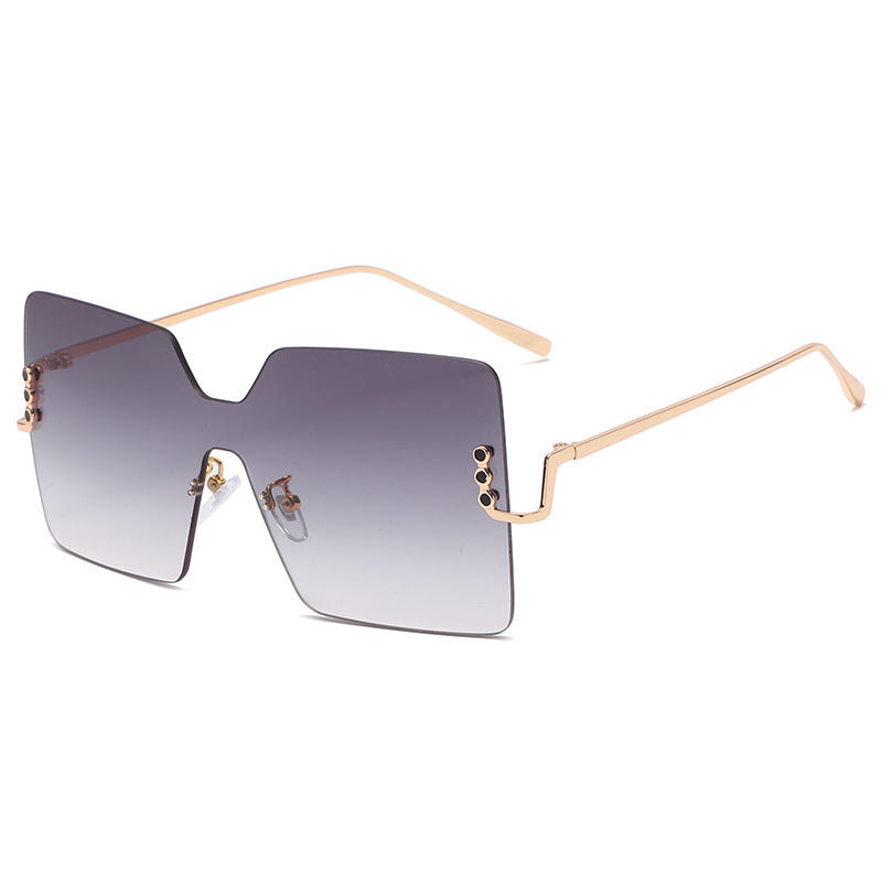 Stylish Large Frame Square Sunglasses for Men and Women – Modern and Trendy Design