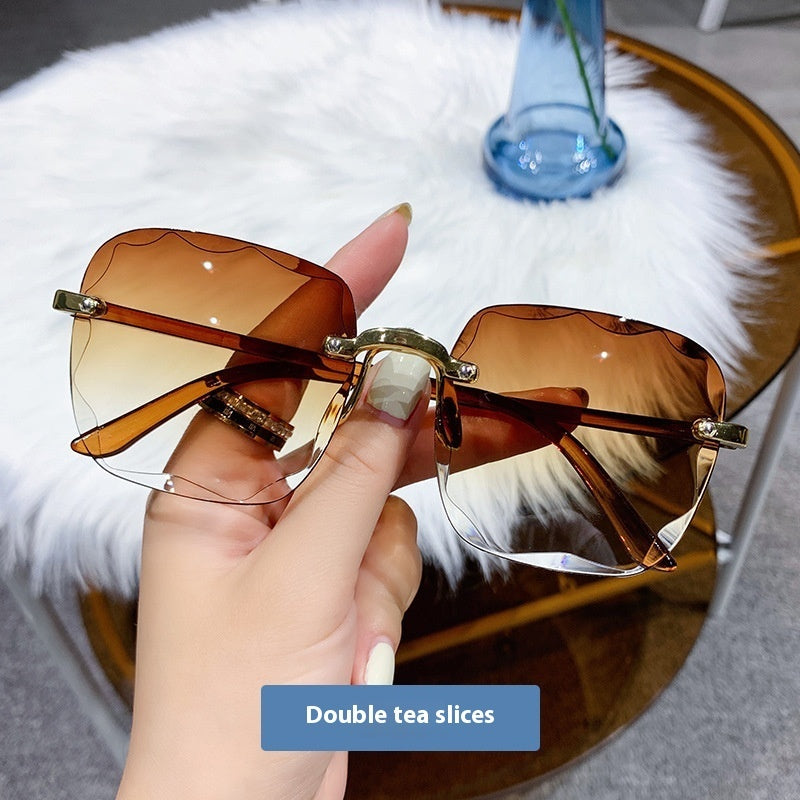 Stylish and Modern Frameless Sunglasses – Elegant Design for Women